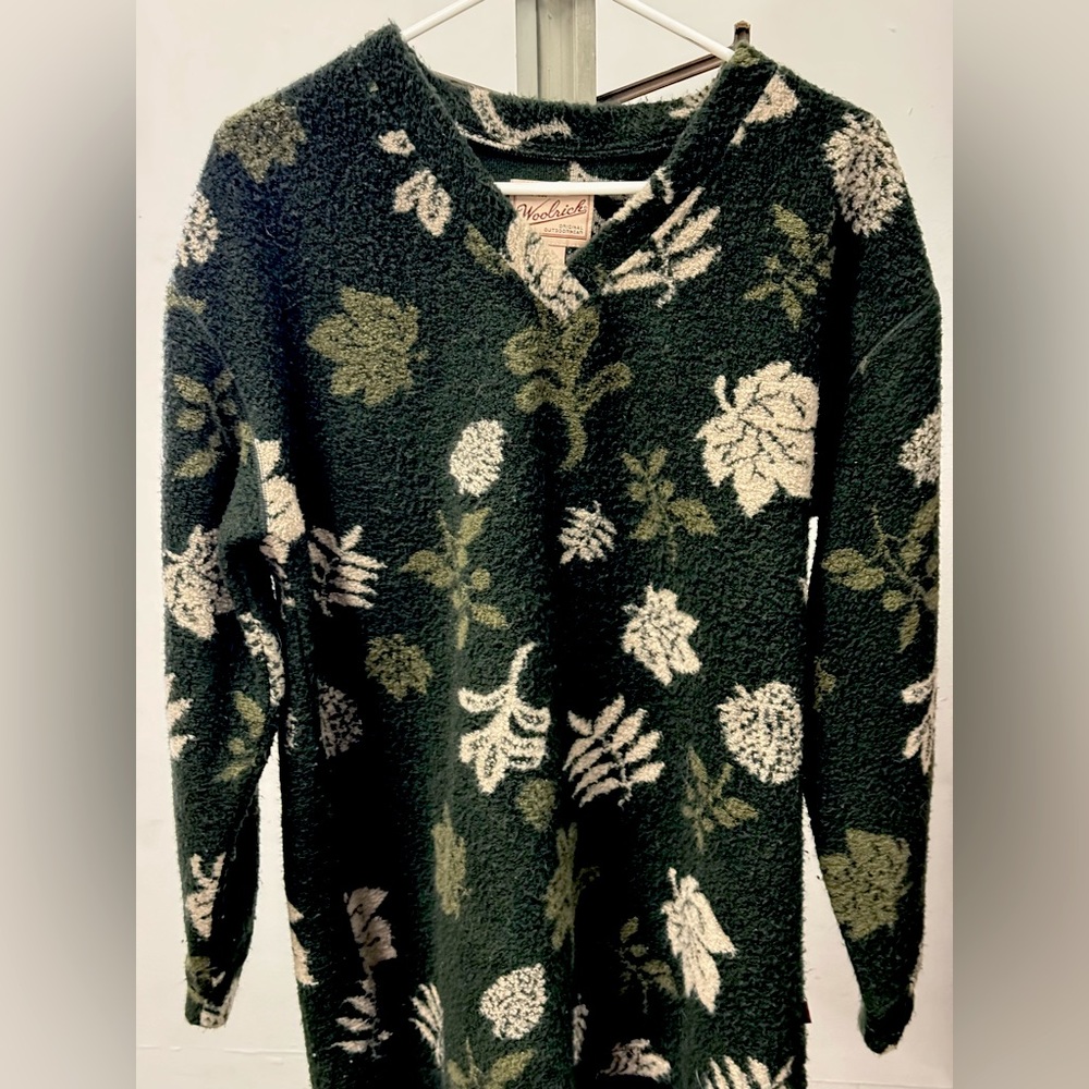 Women’s Woolrich sweater-M